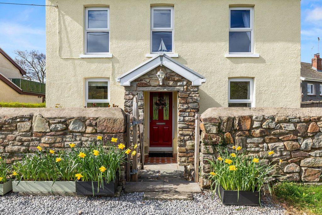 Property photo 2 of 34