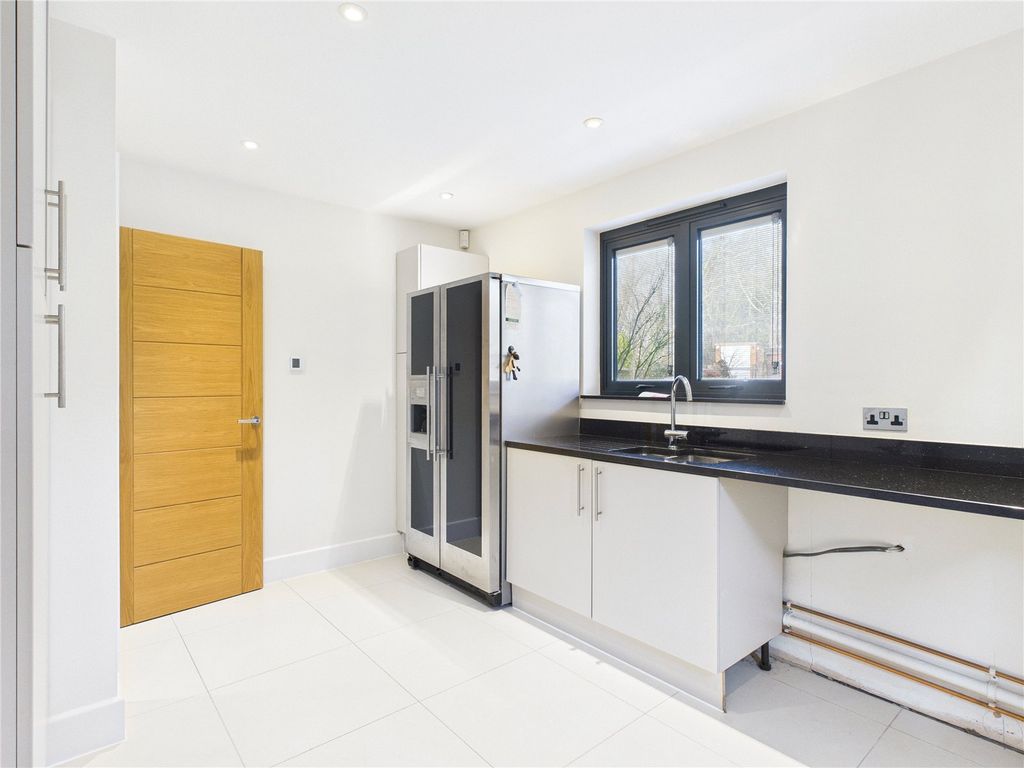 Property photo 2 of 33 Picture No. 01