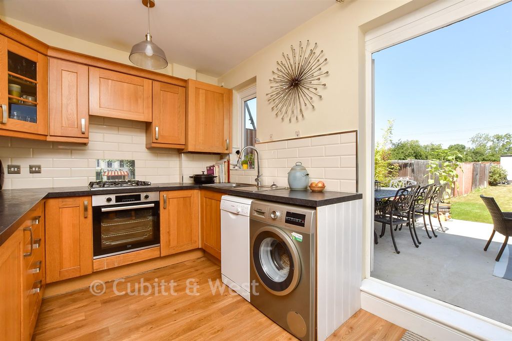 Property photo 3 of 14 Kitchen