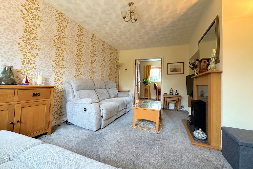 Property photo 2 of 21 Lounge