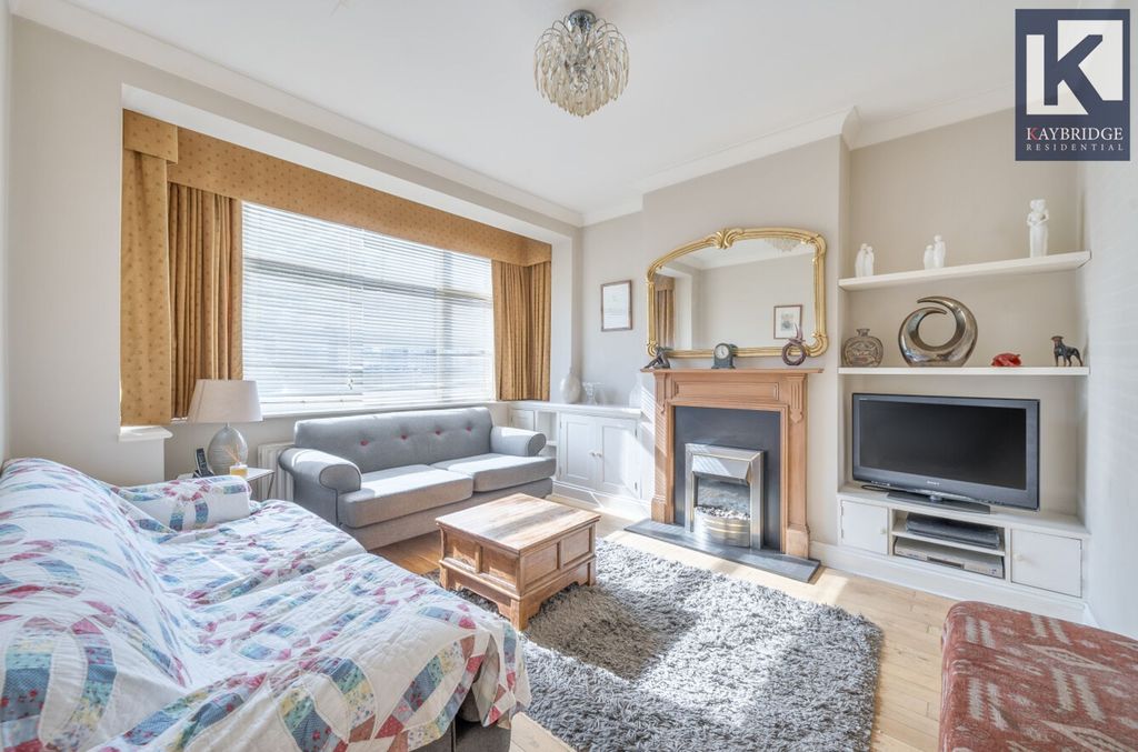 Property photo 2 of 20 Stoneleigh