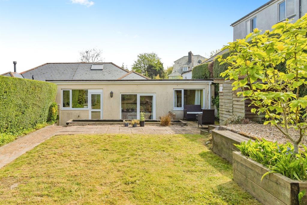 Property photo 2 of 18