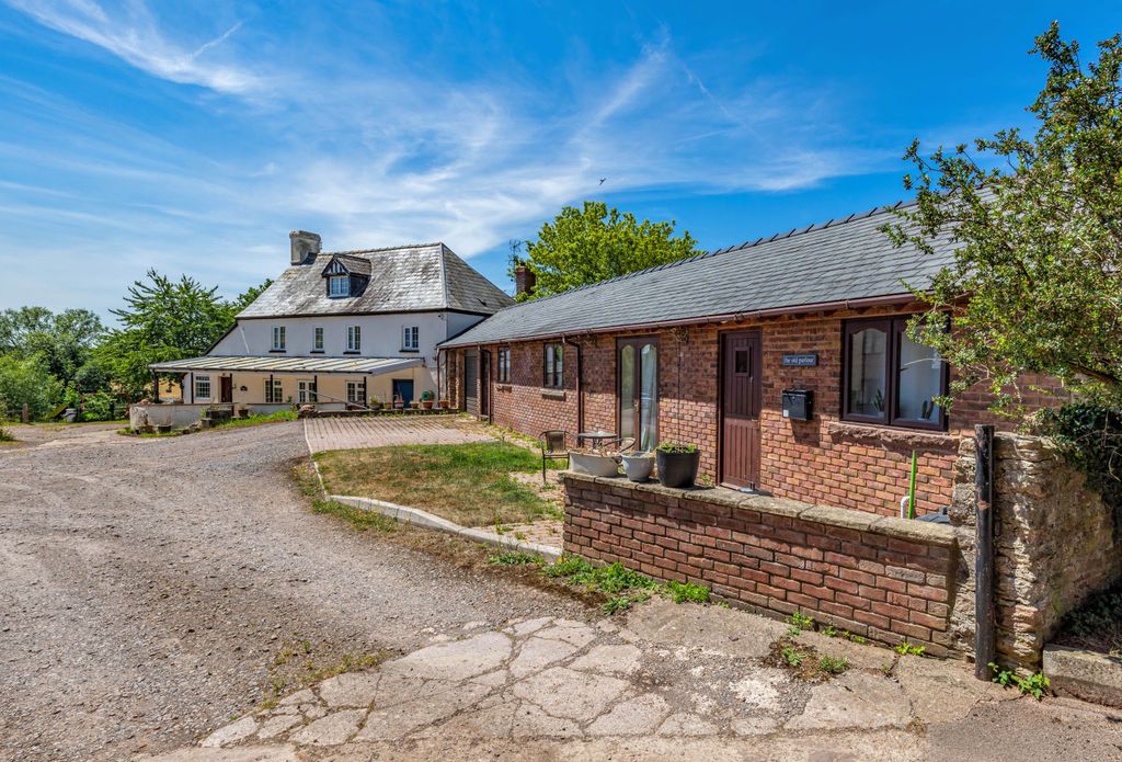 Property photo 2 of 6