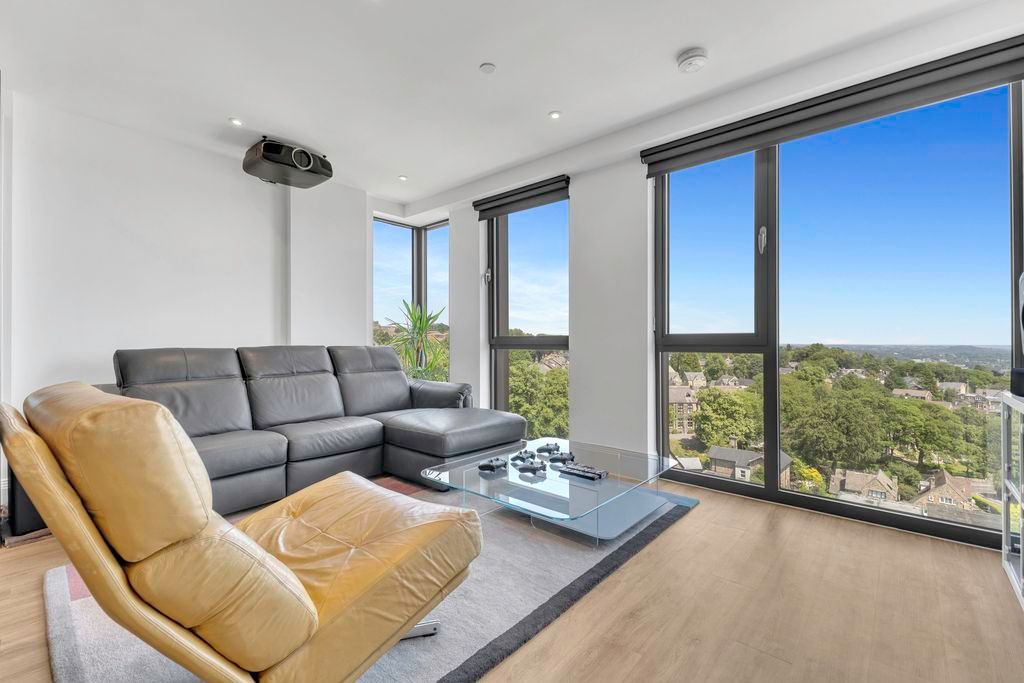 Property photo 1 of 12 Living Room