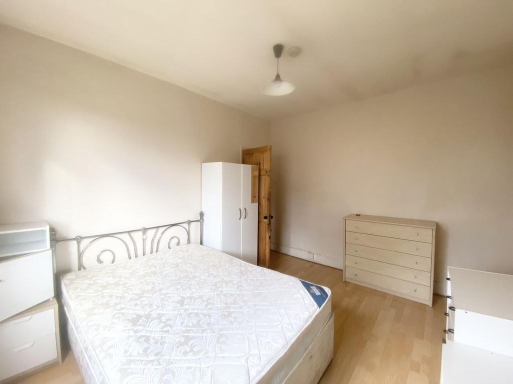 Property photo 2 of 9 Bedroom