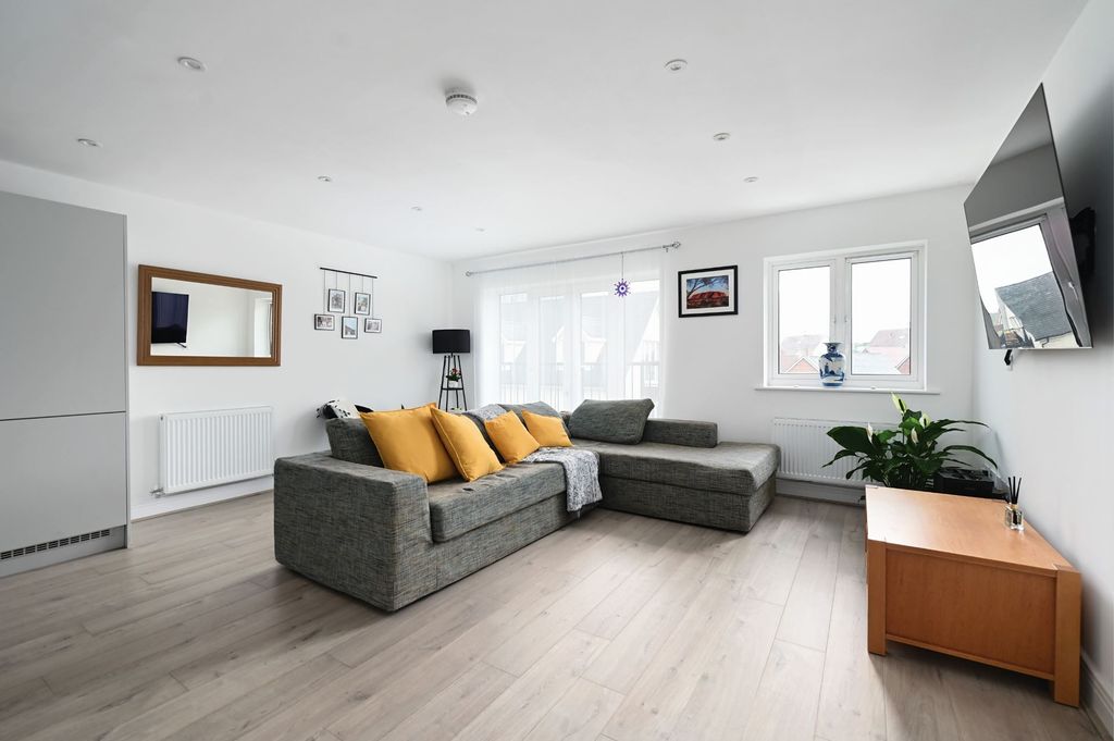Property photo 3 of 9 Open Plan Lounge Area