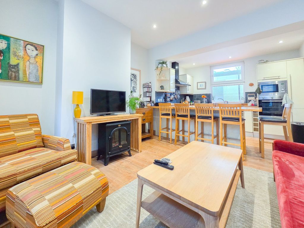 Property photo 2 of 27