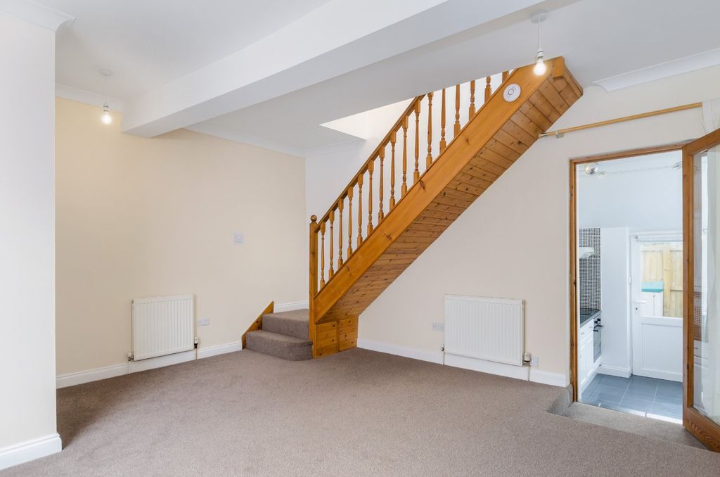 Property photo 3 of 9 Picture 3