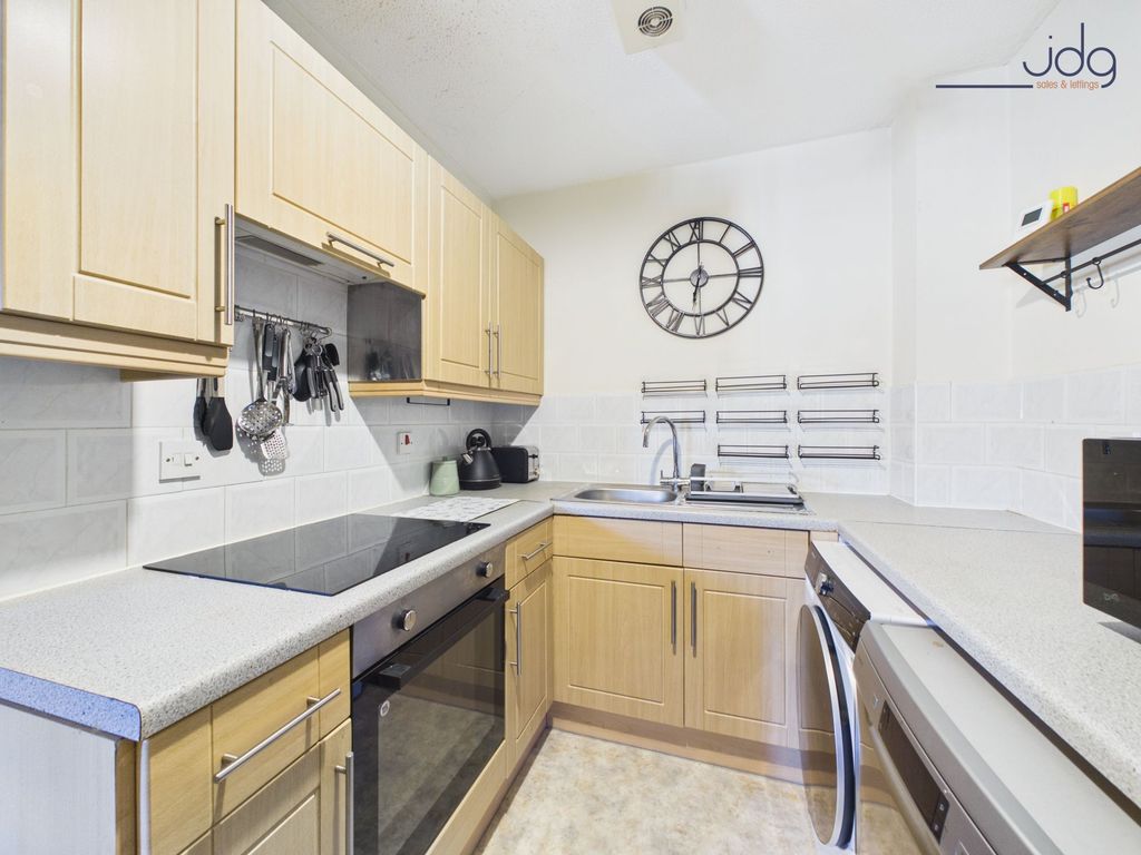 Property photo 2 of 9 Kitchen
