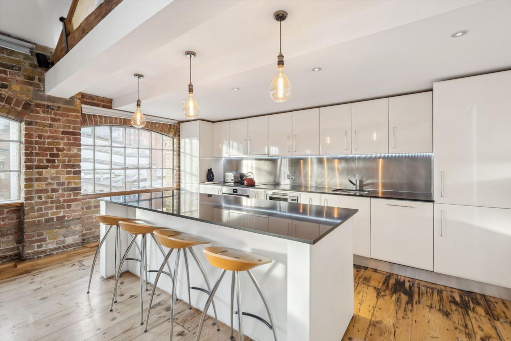 Property photo 3 of 16 Image