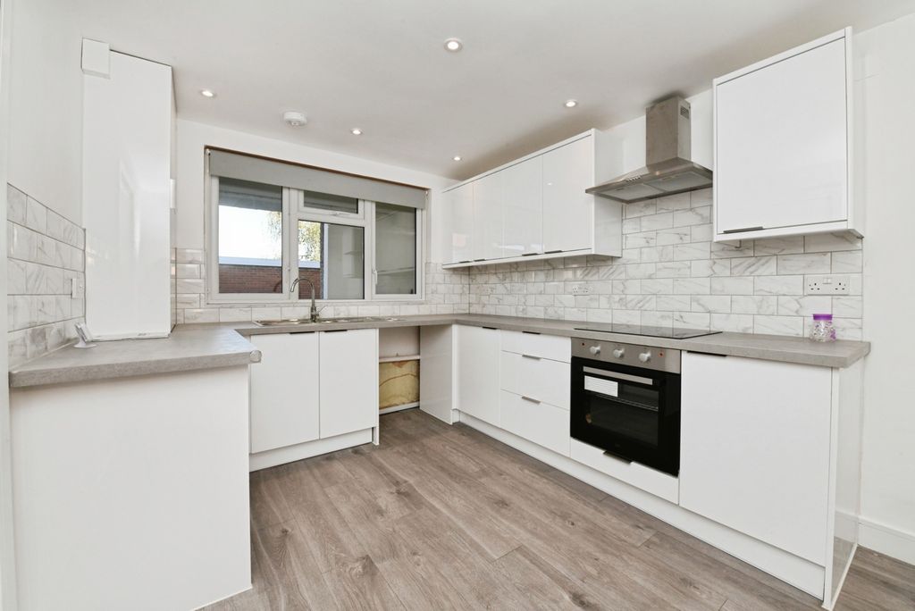 Property photo 2 of 16 Kitchen
