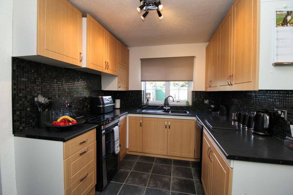 Property photo 3 of 17 (5)