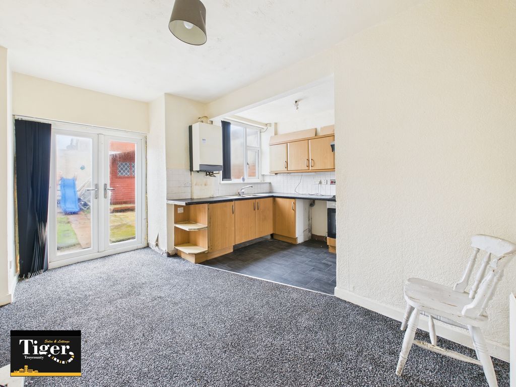 Property photo 3 of 14 Cam03440G0-Pr0473-Still003