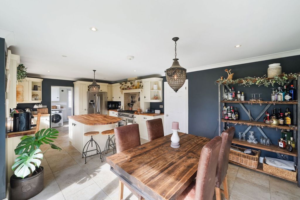 Property photo 3 of 25