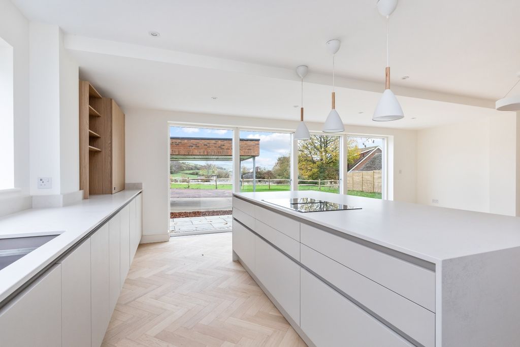 Property photo 2 of 32 4740982