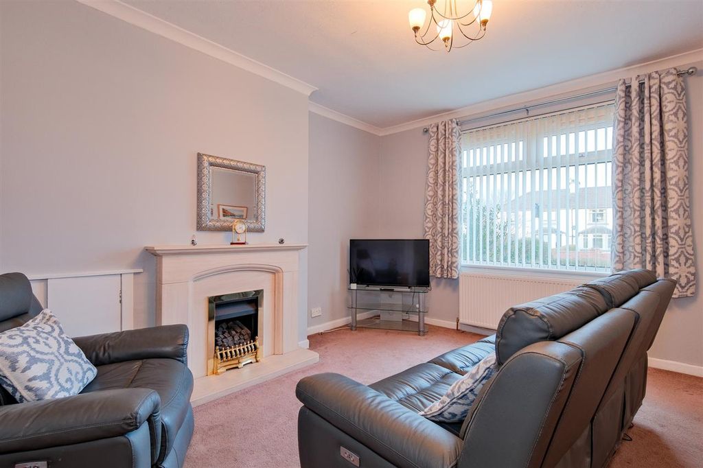 Property photo 2 of 18 Lounge