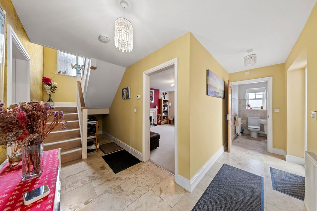 Property photo 2 of 32