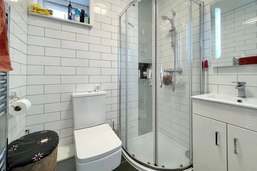 Additional image 8 of 5 bed detached house for saleWoodcot Gardens, Farnborough GU14