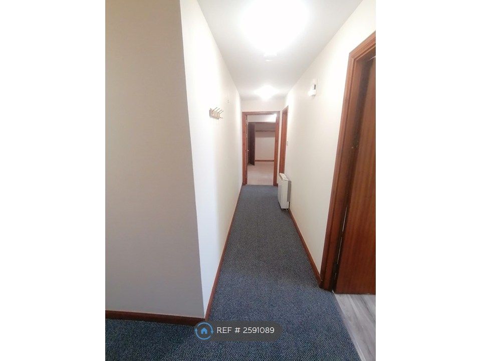 Property photo 2 of 9 Hallway