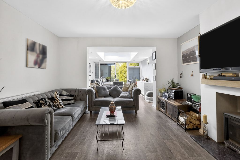 Property photo 2 of 20