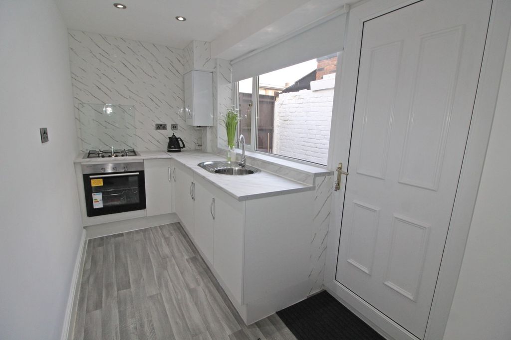 Property photo 2 of 17 Kitchen