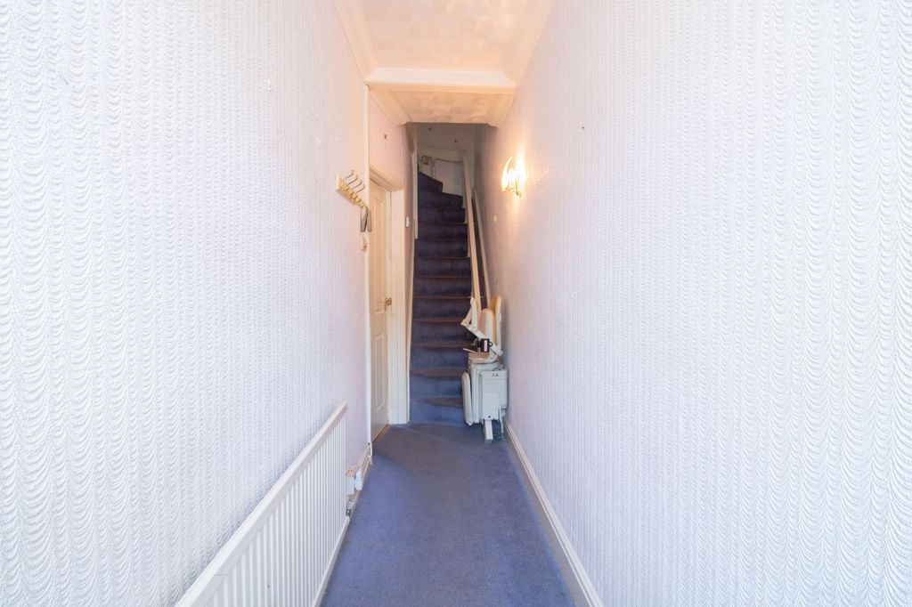 Property photo 2 of 25