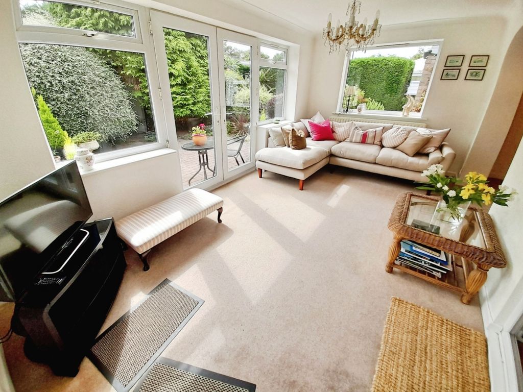 Property photo 2 of 18 Pbox-Living_Room-323136.Jpg