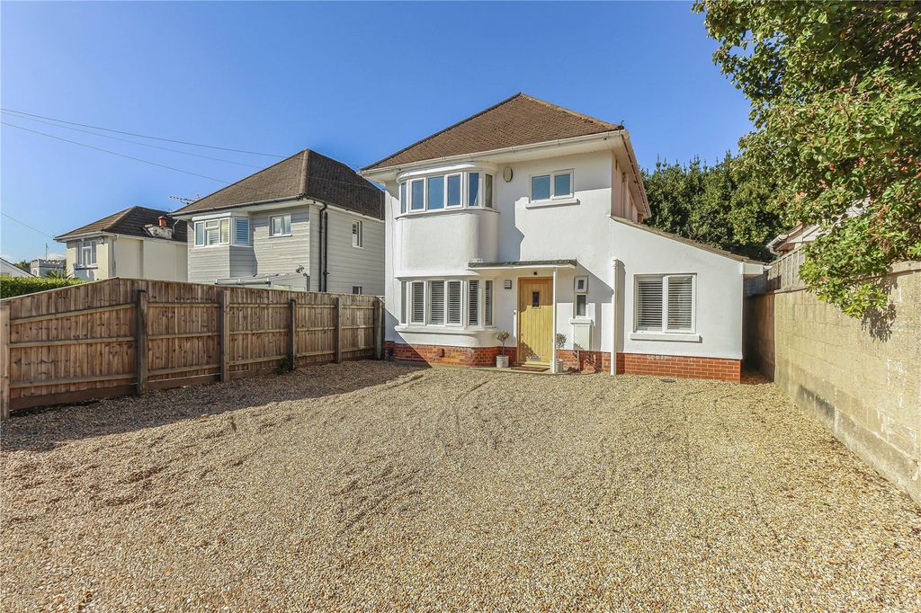 Property photo 1 of 15 Chapel Road