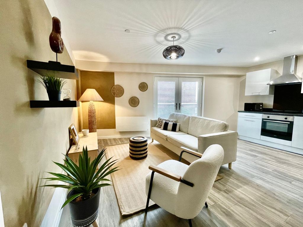 Property photo 1 of 11 6