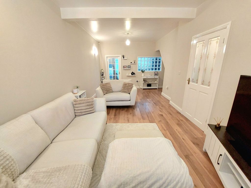 Property photo 2 of 23