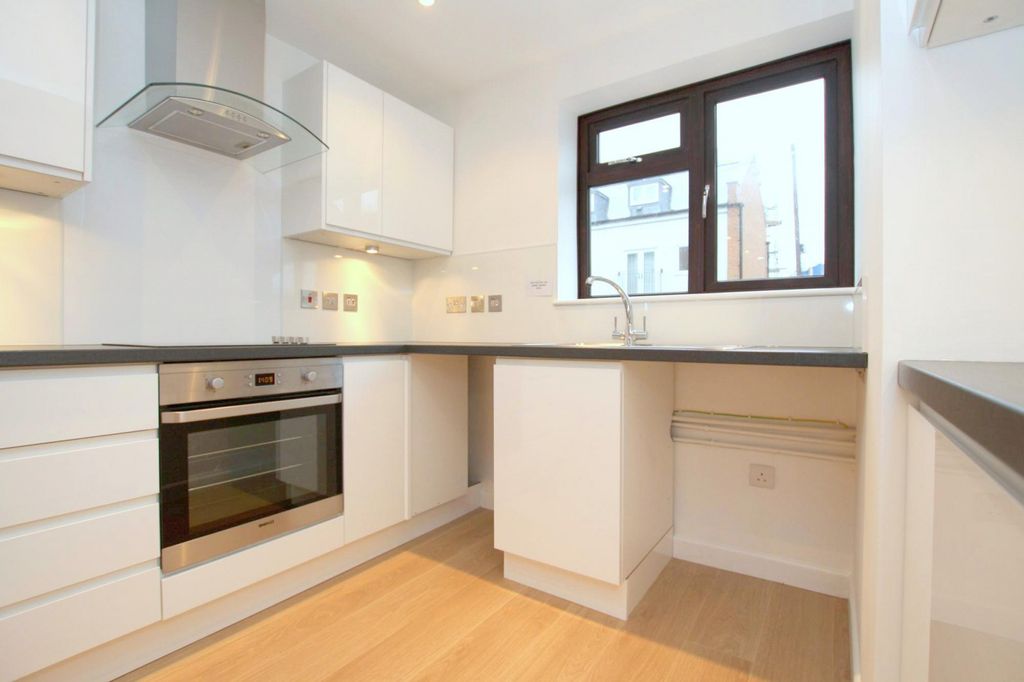 Property photo 1 of 10 Kitchen