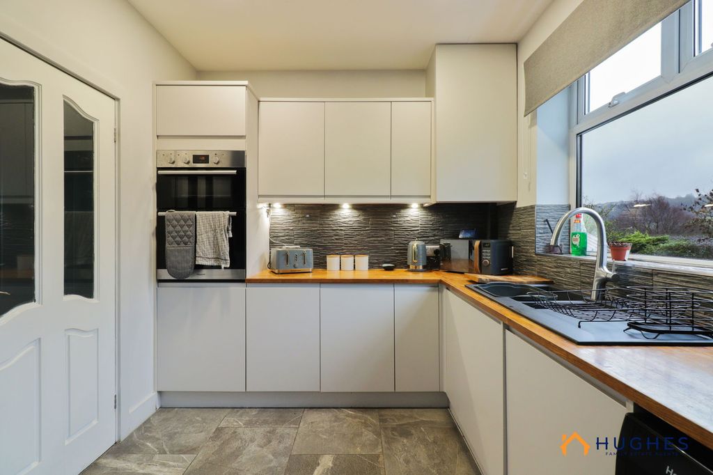 Property photo 2 of 27