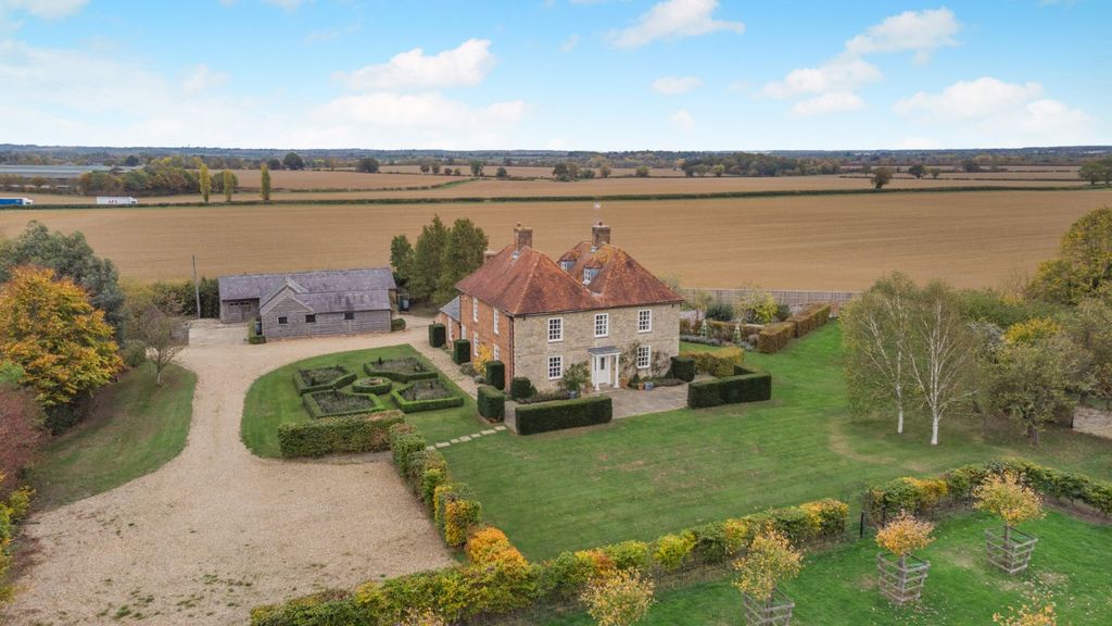 Property photo 1 of 22 Hanger Lodge