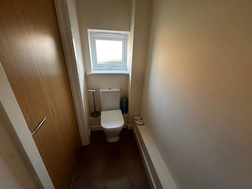 Property photo 3 of 8 Cloakroom/wc