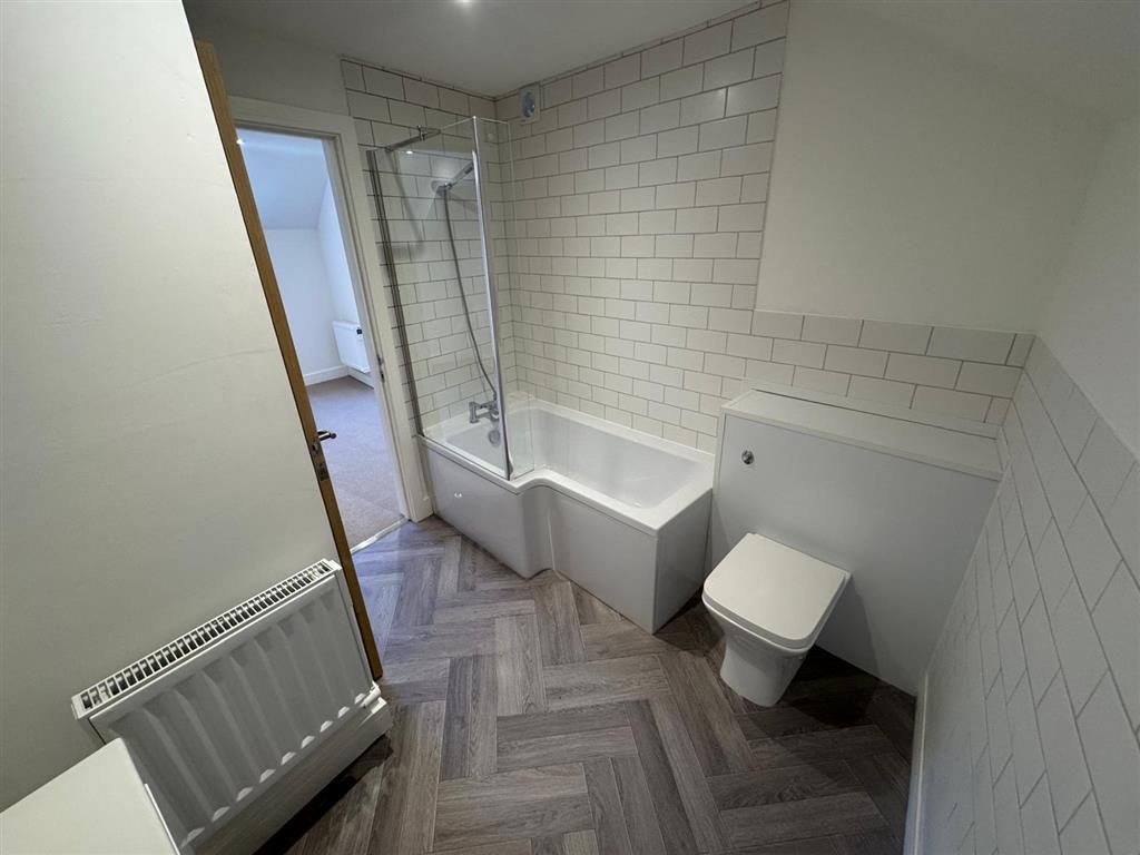 Property photo 3 of 12 En-Suite Bathroom