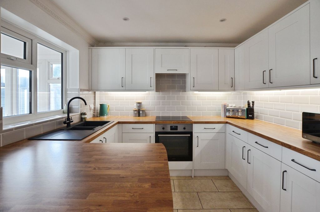 Property photo 3 of 18 C31F03Ec-Img_4105