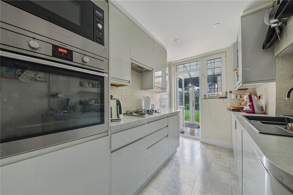 Property photo 2 of 17 Picture No. 13