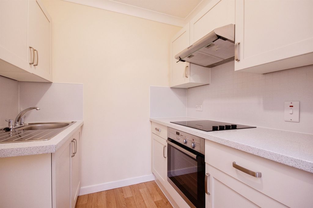Property photo 2 of 8 Kitchen
