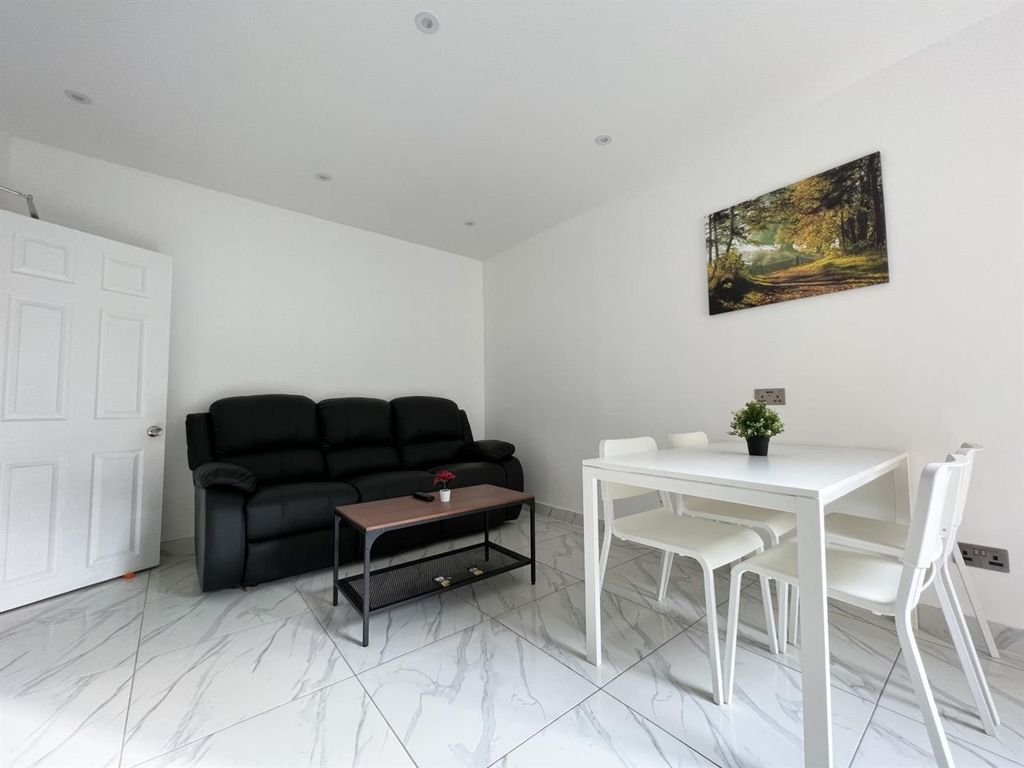 Property photo 3 of 10 Lrg_42 Cyfarthfa Street_Sept22_8.Jpg