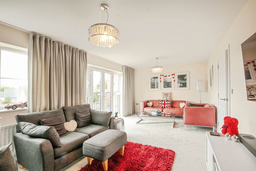 Property photo 3 of 17