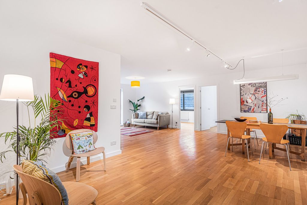 Property photo 1 of 25 Reception