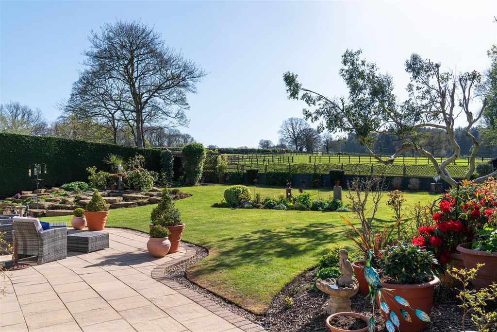 Property photo 3 of 83 Externals.Jpg