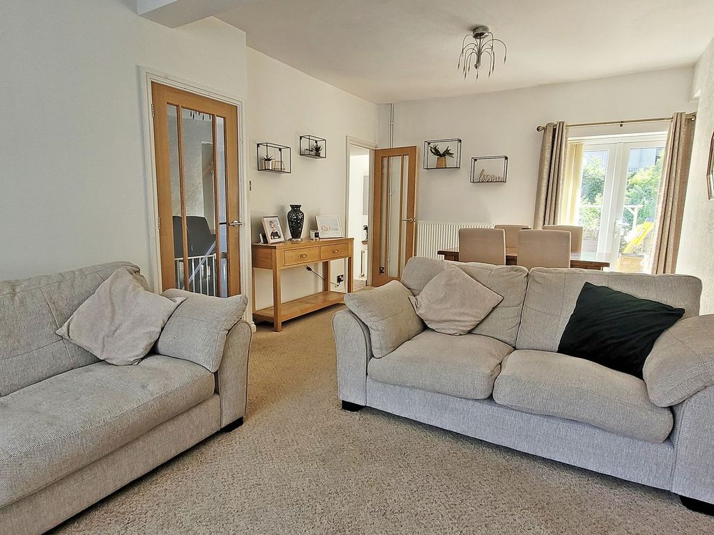 Property photo 3 of 27