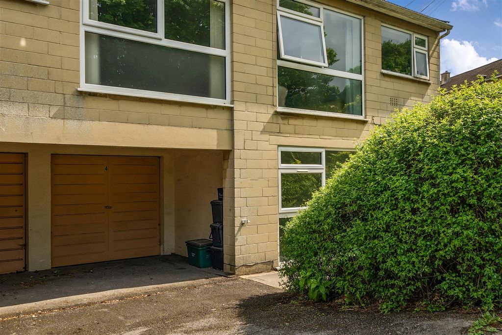 Property photo 1 of 10 Garage.Jpg
