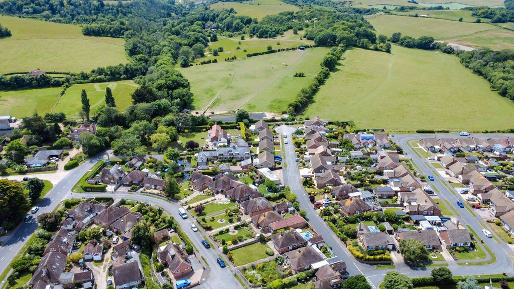 Property photo 2 of 20