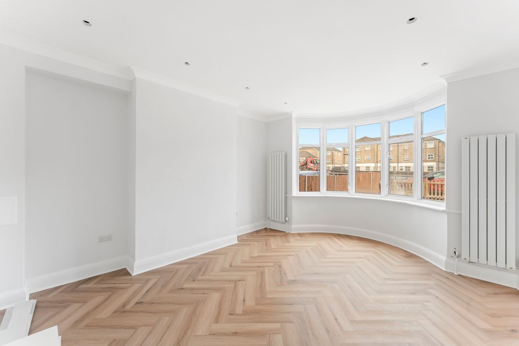 Property photo 3 of 32