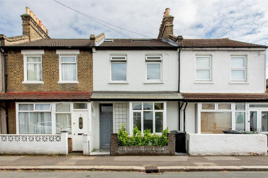 Property photo 1 of 28 Byron Road E10