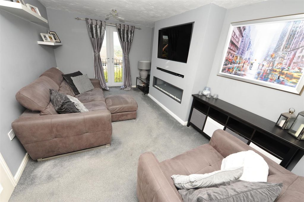 Property photo 2 of 24