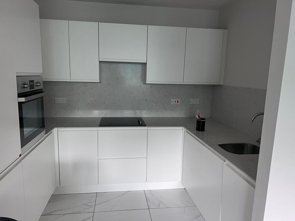 Property photo 2 of 10 Kitchen