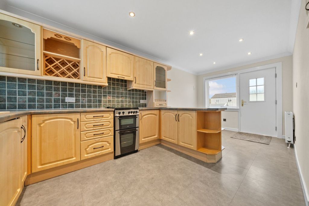 Property photo 2 of 31